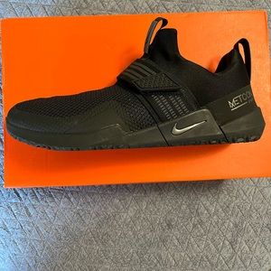 12 1/2 nike Metcon training shoes